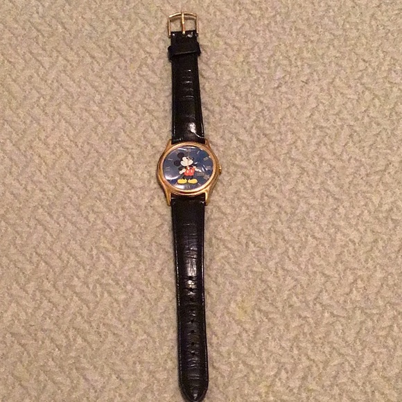 Men’ Mickey Mouse Watch - Picture 1 of 5